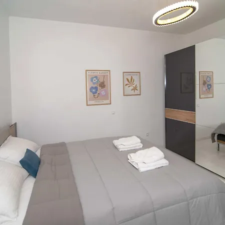 Infinity View, The *