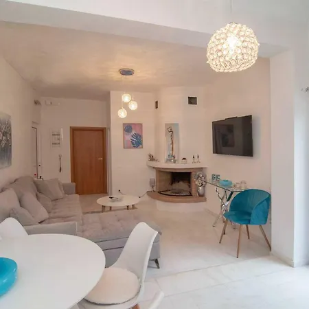 아파트 Infinity View, The *