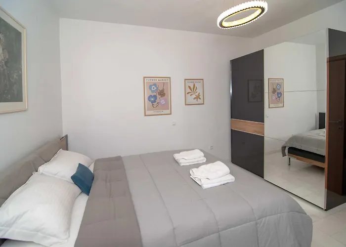 Infinity View, The *